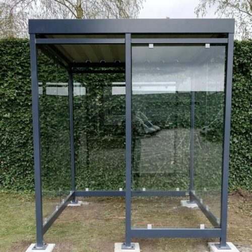 Rookoverkapping Myla Standaard 70 De Myla rookoverkapping is ideaal voor bedrijven, parkeerterreinen of openbare instellingen die hun rokers of automaten op een representatieve én functionele manier willen beschermen